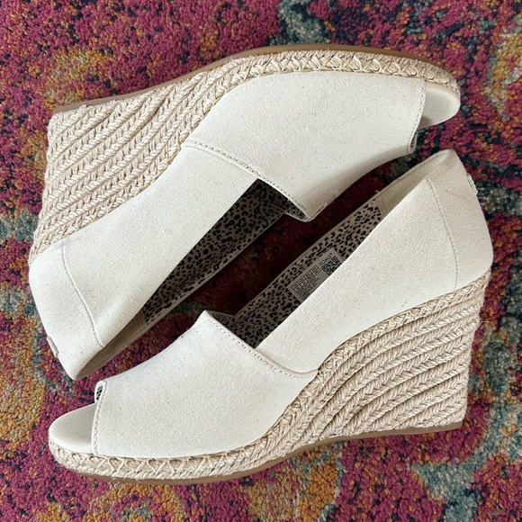 Toms | Women’s Cream Canvas Michelle Open Toe Wedge Espadrilles, like new!  Sz 8 - Picture 5 of 15